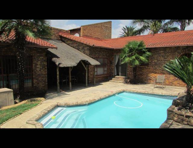 4 BEDROOM HOUSE FOR SALE IN MARAIS STEYN PARK